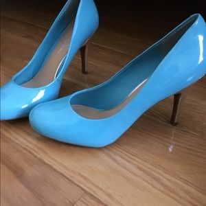 Light blue, silver heel pumps
